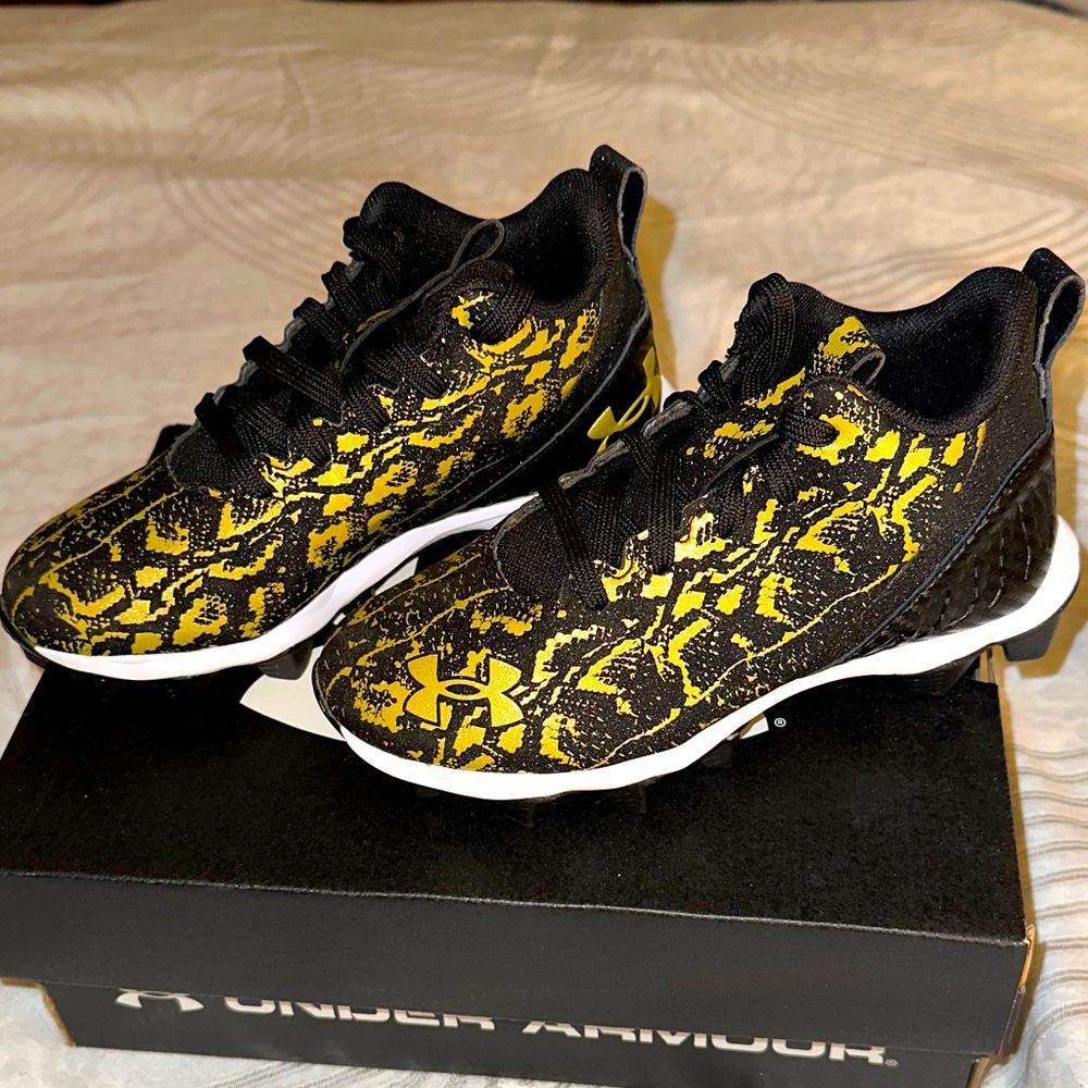 Boy’s football cleats - size 13